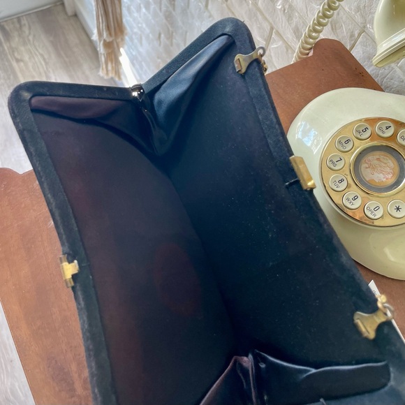 Vintage 1950s Black Fabric Gold Metal Clasp Top Shoulder Bag and Change Purse - Picture 6 of 15